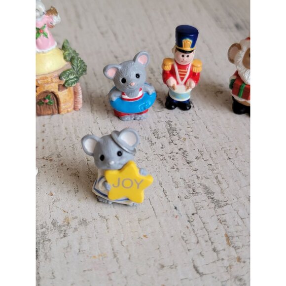 Unique animal holiday figurines Beach Xmas St Patty's variety figure set - Picture 8 of 10